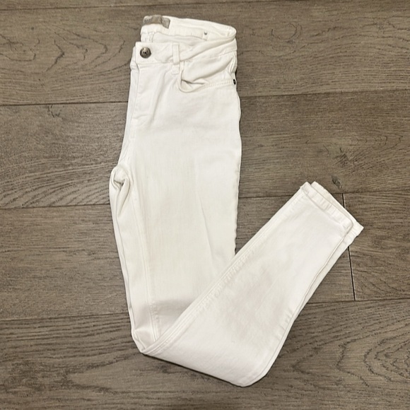 EUC Zara White Skinny Jeans - Picture 5 of 5